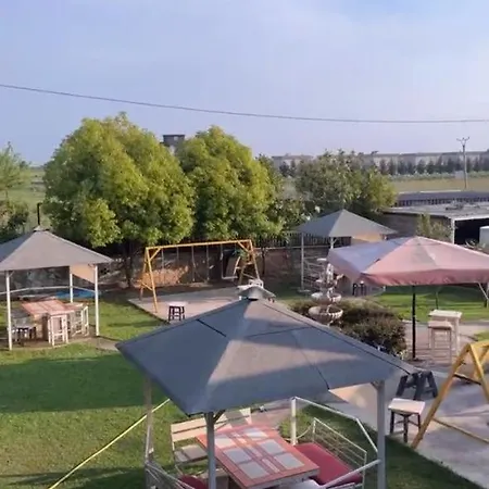 Restorant And Vellezerit Ndoj 4*